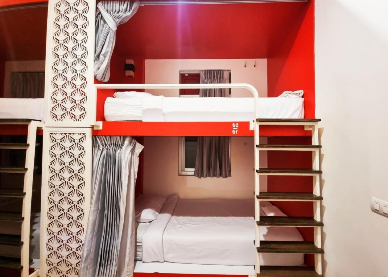 Ama Hostel Bangkok Exterior photo