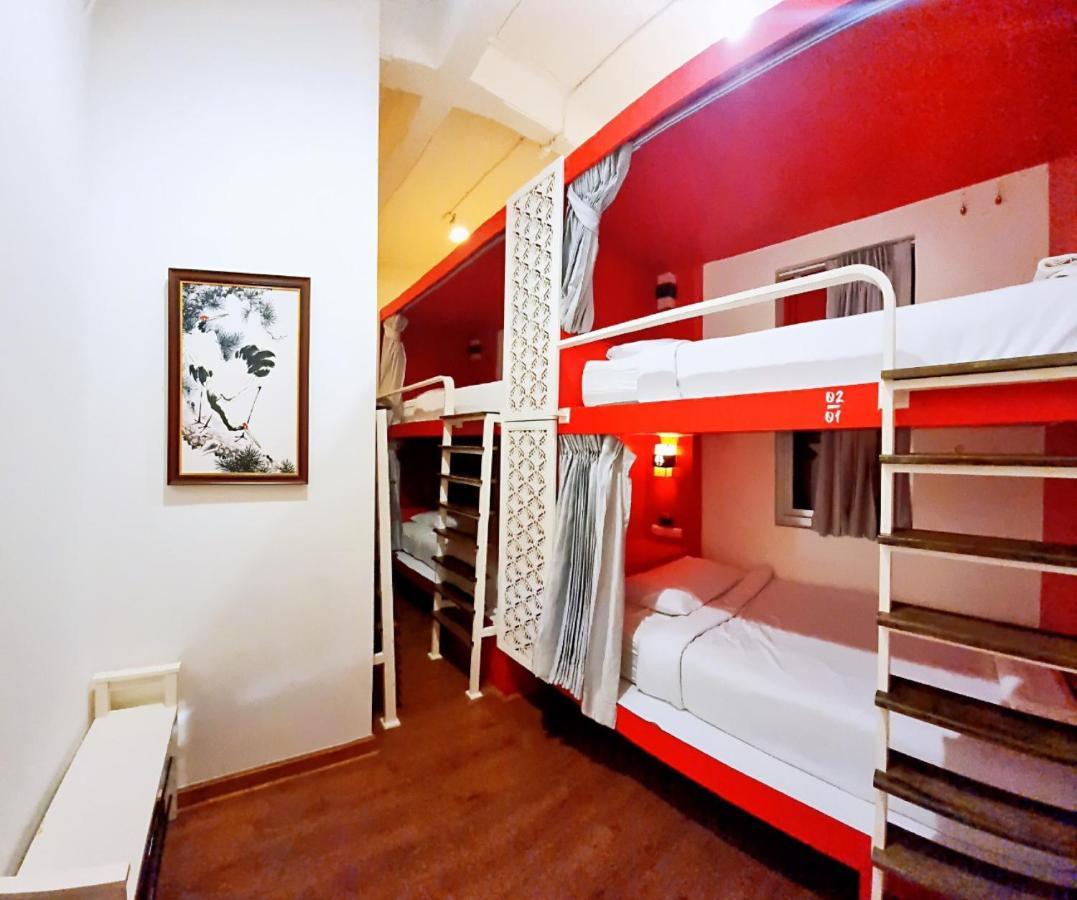 Ama Hostel Bangkok Exterior photo